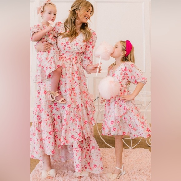 Ivy City Co Dresses & Skirts - Ivy City Co Mi Amour Floral Ruffle V Neck Midi Dress Small NEW NO SASH